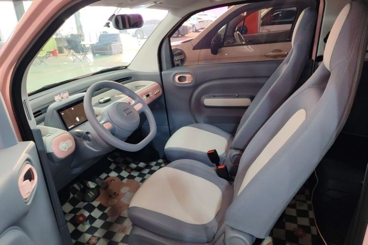Used Bestune Pony 2024 170km Range Energizing Horse Left Front Seat