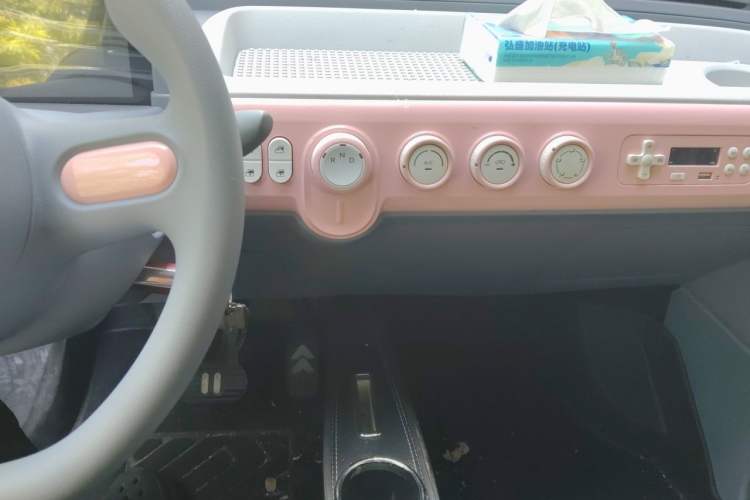 Used Bestune Pony 2024 122km Cute and Fun Horse Audio And AC Panel