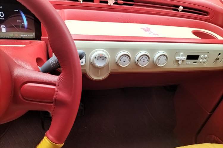 Used Bestune Pony 2024 170km Range Energizing Horse Audio And AC Panel