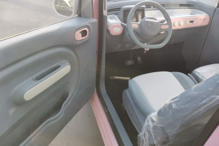 Used Bestune Pony 2024 170km Range Energizing Horse Interior 3