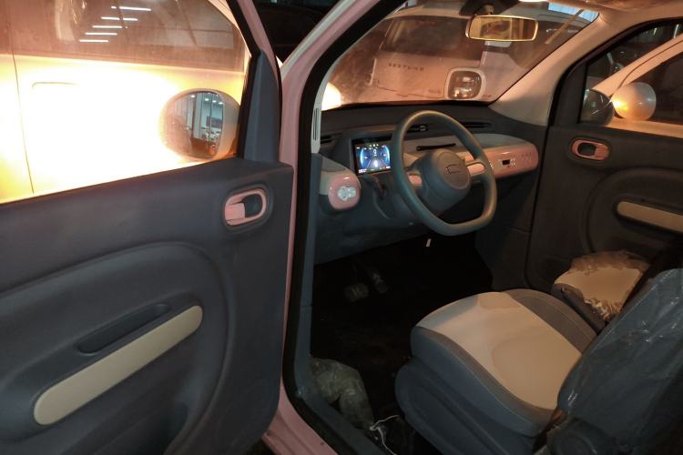 Used Bestune Pony 2024 170km Range Energizing Horse Interior 3
