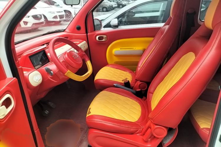 Used Bestune Pony 2024 170km Range Energizing Horse Left Front Seat