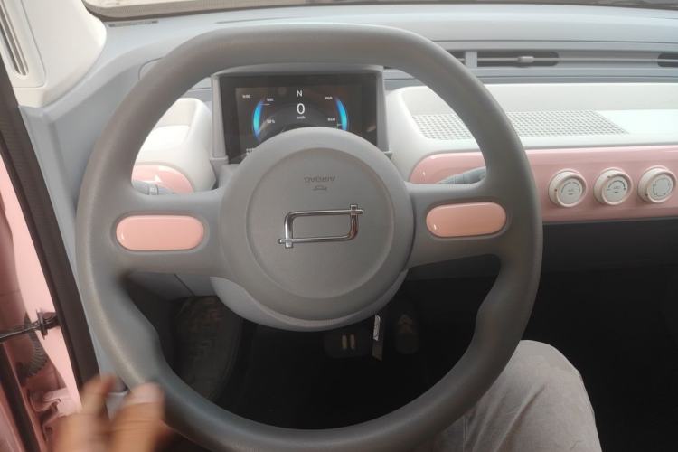 Used Bestune Pony 2024 170km Range Energizing Horse Steering Wheel