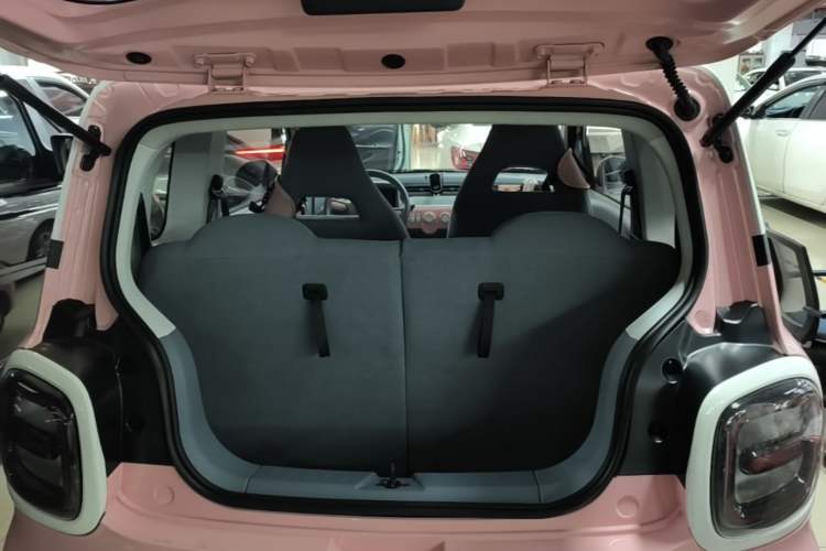 Used Bestune Pony 2024 170km Vitality Horse Trunk