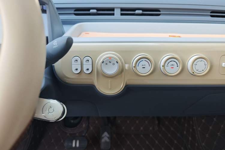 Used Bestune Pony 2024 170km Vitality Horse Audio And AC Panel