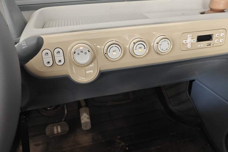 Used Bestune Pony 2024 170km Range Energizing Horse Audio And AC Panel