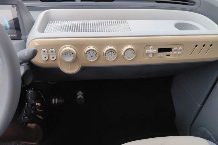 Used Bestune Pony 2024 170km Vitality Horse Audio And AC Panel