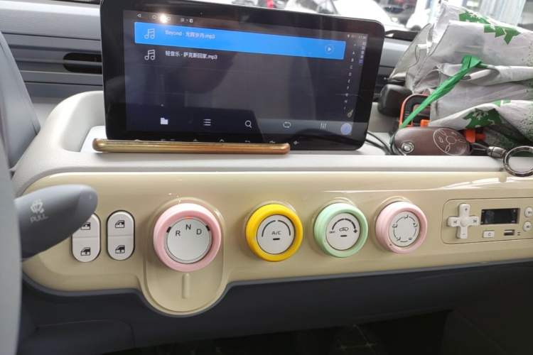 Used Bestune Pony 2024 170km Range Energizing Horse Audio And AC Panel