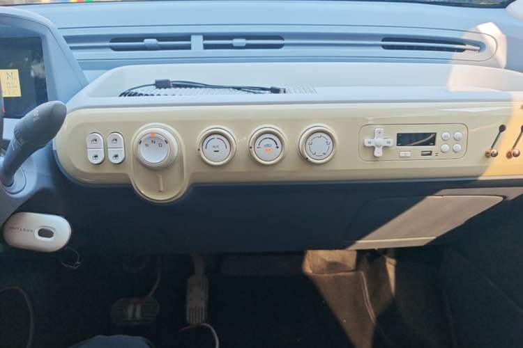 Used Bestune Pony 2024 170km Range Energizing Horse Audio And AC Panel