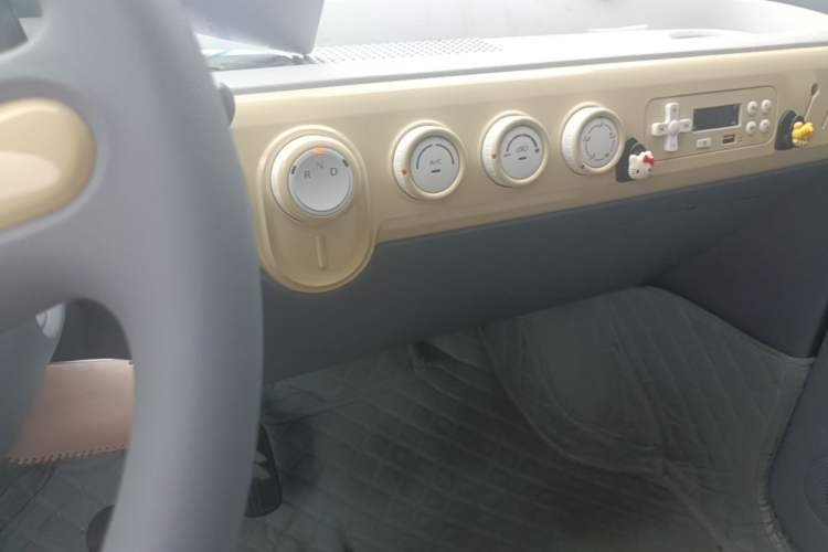 Used Bestune Pony 2024 170km Range Energizing Horse Audio And AC Panel