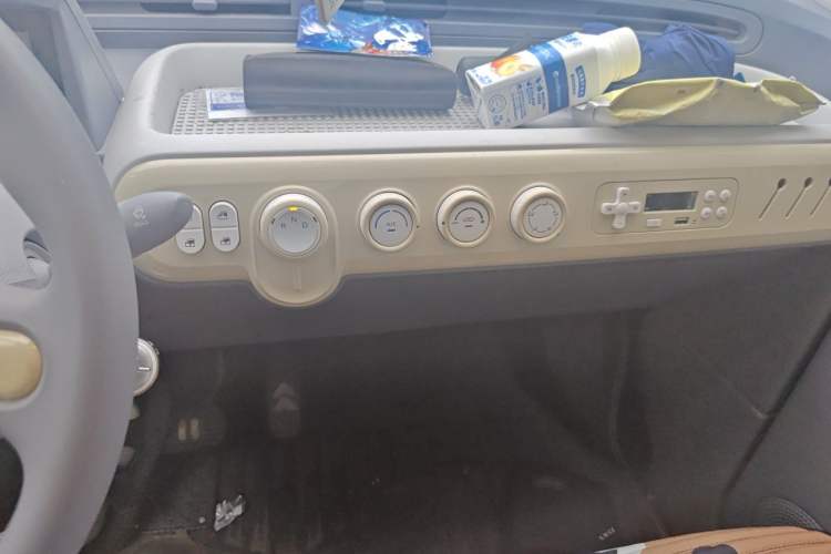 Used Bestune Pony 2024 170km Range Energizing Horse Audio And AC Panel