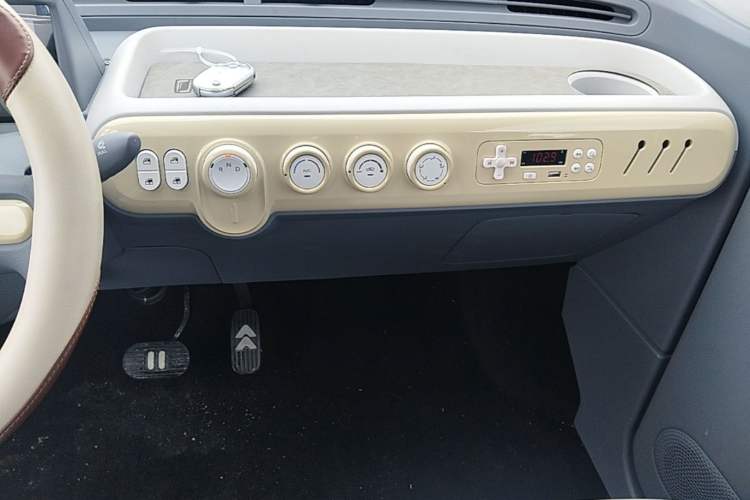 Used Bestune Pony 2024 170km Vitality Horse Audio And AC Panel