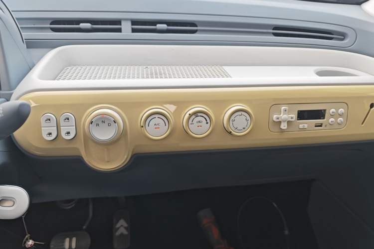 Used Bestune Pony 2024 170km Vitality Horse Audio And AC Panel