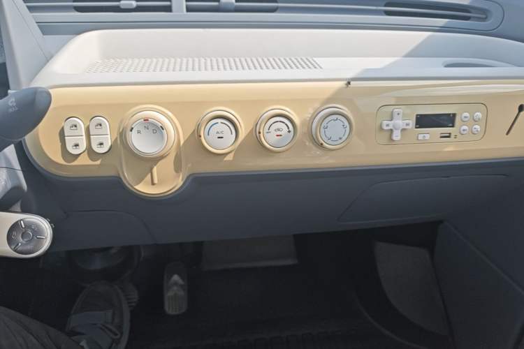 Used Bestune Pony 2024 170km Vitality Horse Audio And AC Panel