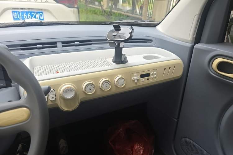 Used Bestune Pony 2024 170km Vitality Horse Audio And AC Panel