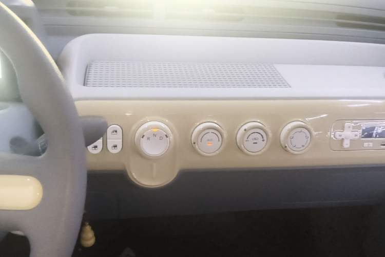 Used Bestune Pony 2024 122km Cute and Fun Horse Audio And AC Panel