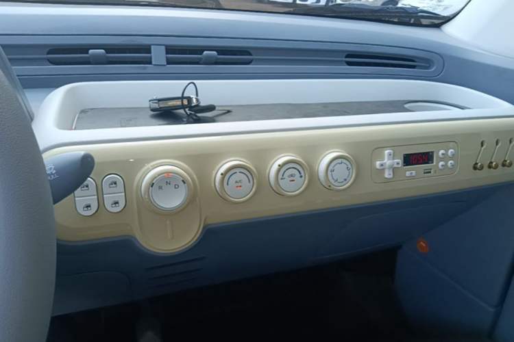 Used Bestune Pony 2024 170km Vitality Horse Audio And AC Panel