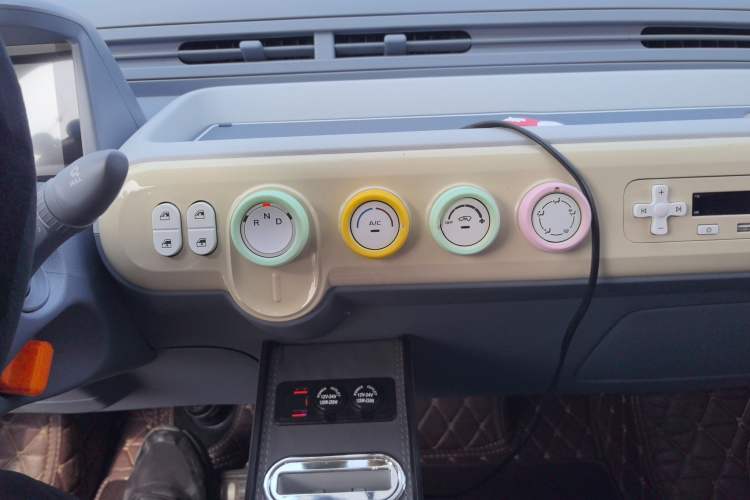 Used Bestune Pony 2024 170km Vitality Horse Audio And AC Panel