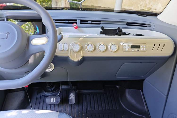 Used Bestune Pony 2024 170km Vitality Horse Audio And AC Panel