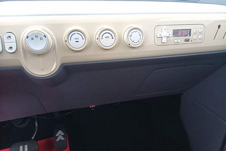 Used Bestune Pony 2024 170km Vitality Horse Audio And AC Panel