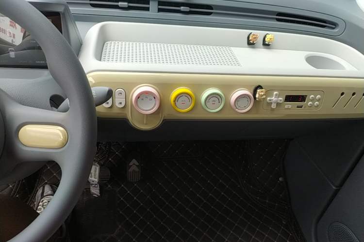 Used Bestune Pony 2024 170km Vitality Horse Audio And AC Panel