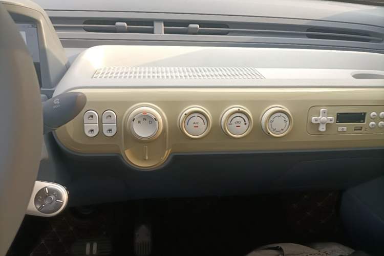 Used Bestune Pony 2024 170km Range Energizing Horse Audio And AC Panel