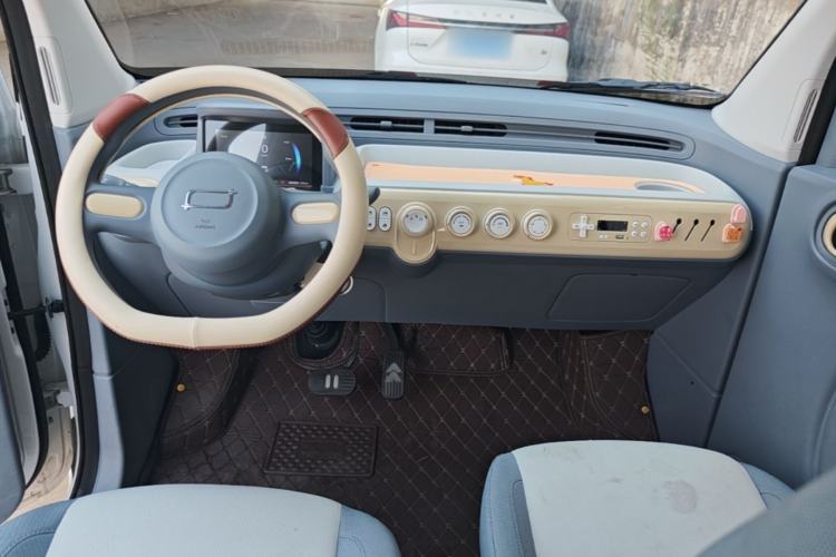 Used Bestune Pony 2024 170km Vitality Horse Center Console