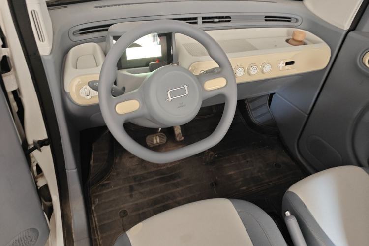 Used Bestune Pony 2024 170km Range Energizing Horse Center Console