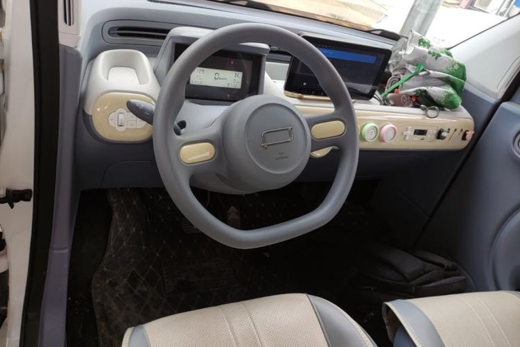 Used Bestune Pony 2024 170km Range Energizing Horse Center Console