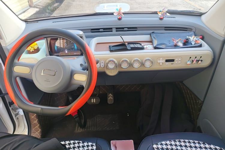 Used Bestune Pony 2024 170km Vitality Horse Center Console