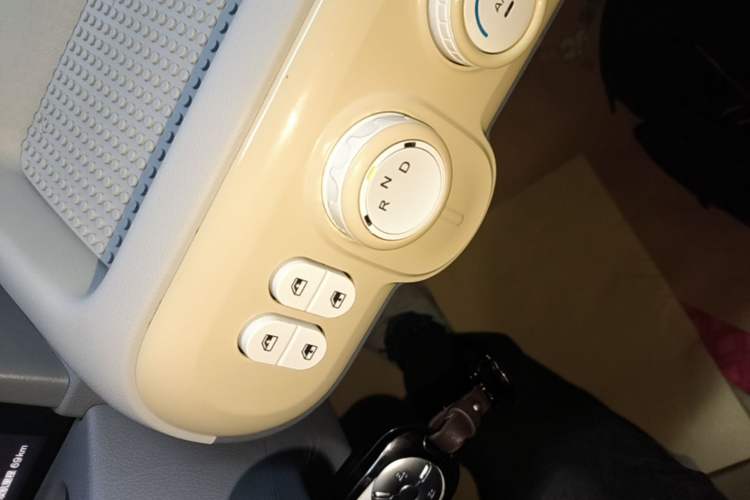 Used Bestune Pony 2024 170km Range Energizing Horse Gear Lever