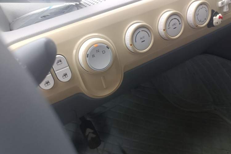Used Bestune Pony 2024 170km Range Energizing Horse Gear Lever