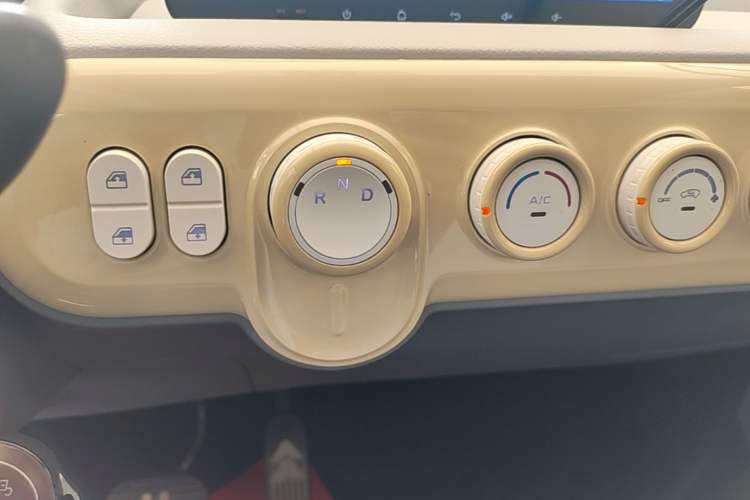 Used Bestune Pony 2024 170km Range Energizing Horse Gear Lever