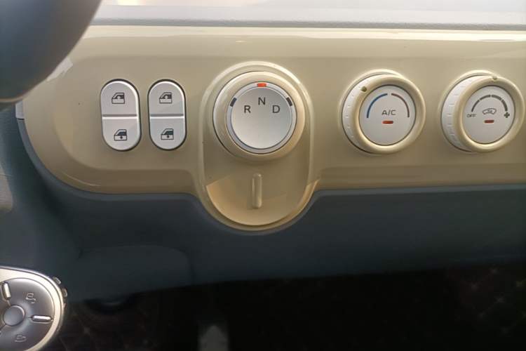Used Bestune Pony 2024 170km Range Energizing Horse Gear Lever
