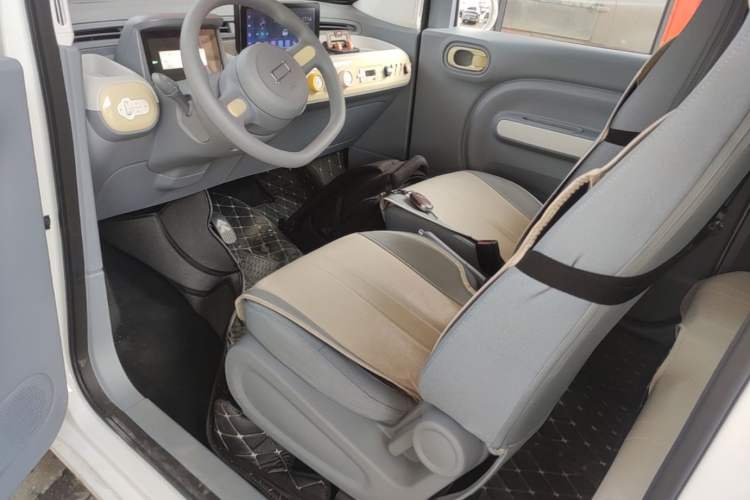 Used Bestune Pony 2024 170km Range Energizing Horse Left Front Seat