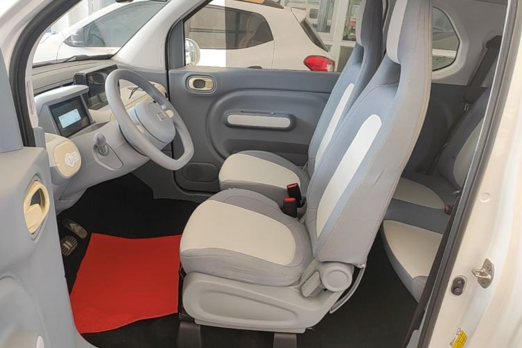 Used Bestune Pony 2024 170km Range Energizing Horse Left Front Seat