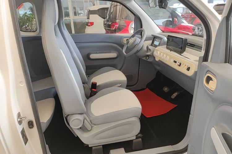 Used Bestune Pony 2024 170km Range Energizing Horse Right Front Seat