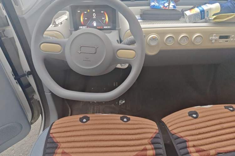 Used Bestune Pony 2024 170km Range Energizing Horse Steering Wheel