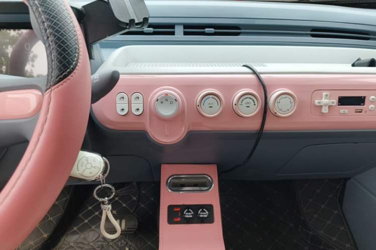 Used Bestune Pony 2025 222km Range Agile Horse Audio And AC Panel
