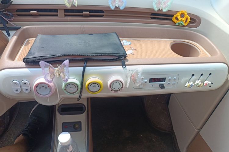 Used Bestune Pony 2025 222km Range Agile Horse Audio And AC Panel