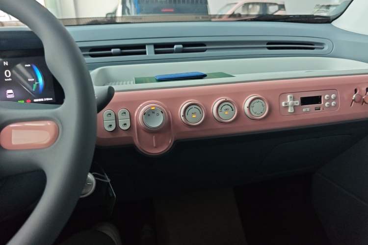 Used Bestune Pony 2025 222km Range Agile Horse Audio And AC Panel