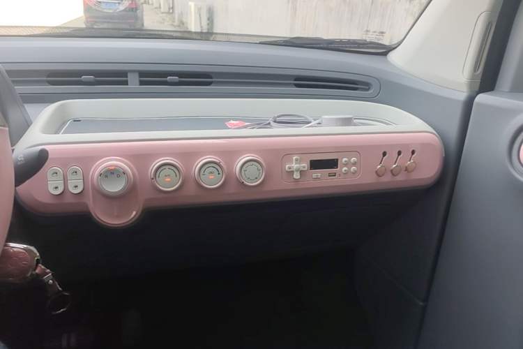 Used Bestune Pony 2025 222km Range Agile Horse Audio And AC Panel