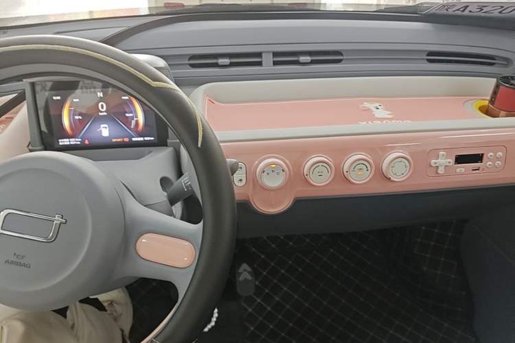 Used Bestune Pony 2025 222km Range Lingxi Horse Audio And AC Panel