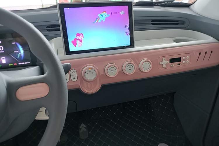 Used Bestune Pony 2025 222km Range Elegant Horse Audio And AC Panel
