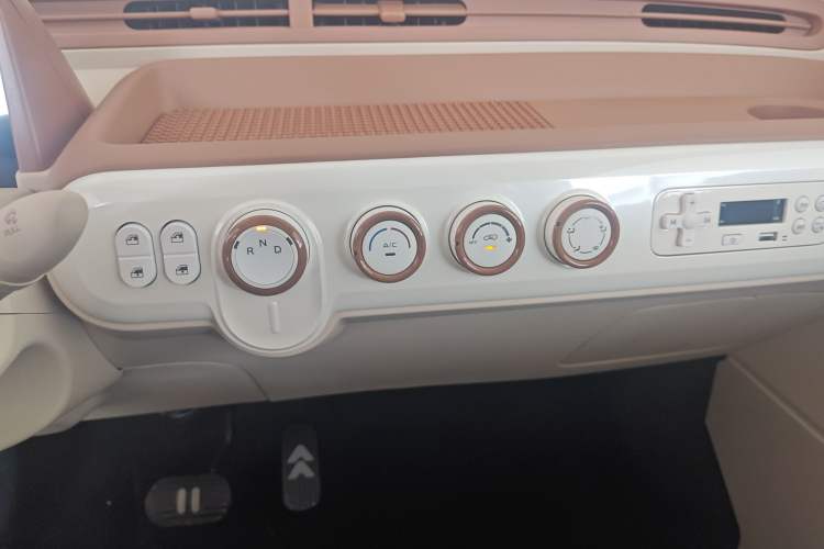 Used Bestune Pony 2025 222km Range Agile Horse Audio And AC Panel