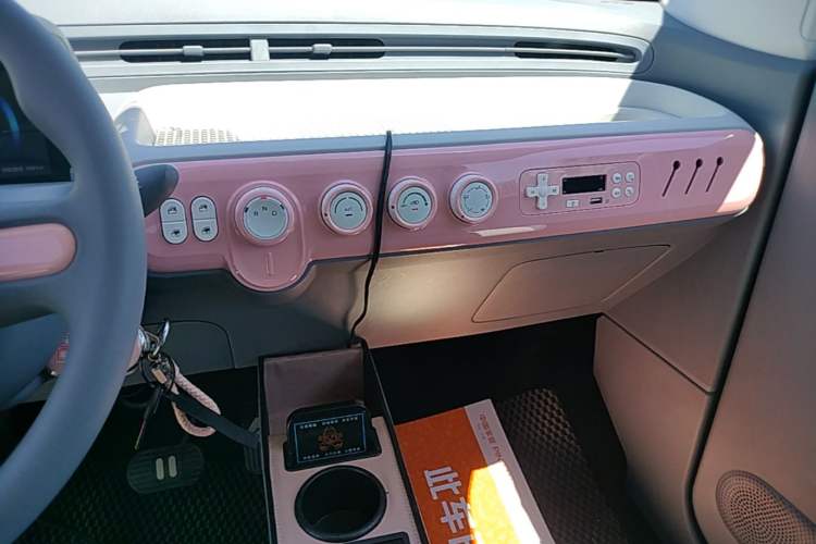 Used Bestune Pony 2025 222km Range Agile Horse Audio And AC Panel