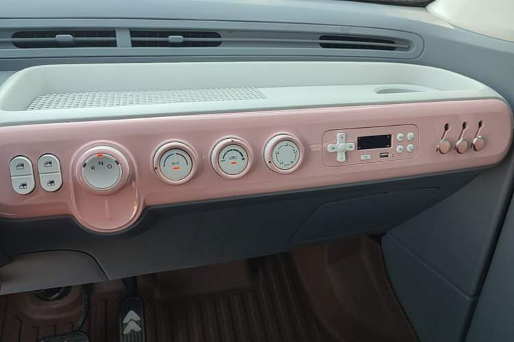 Used Bestune Pony 2025 222km Lightning Horse Audio And AC Panel