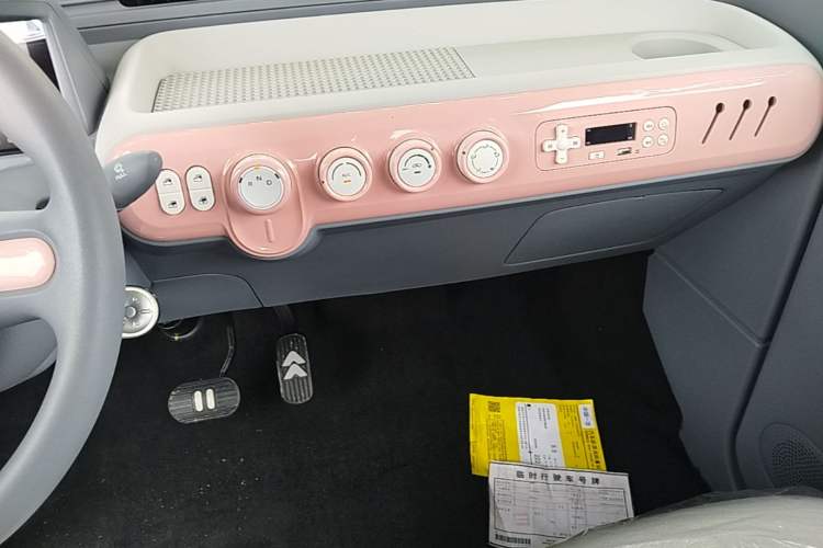 Used Bestune Pony 2025 222km Range Agile Horse Audio And AC Panel