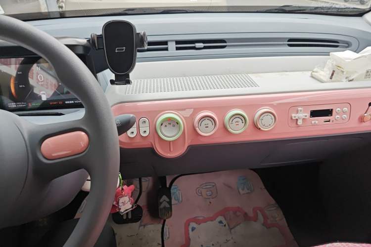 Used Bestune Pony 2025 222km Range Agile Horse Audio And AC Panel