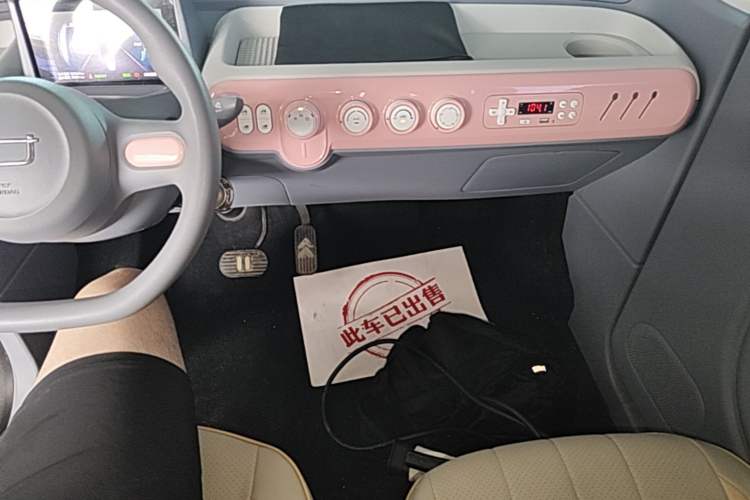 Used Bestune Pony 2025 222km Range Agile Horse Audio And AC Panel